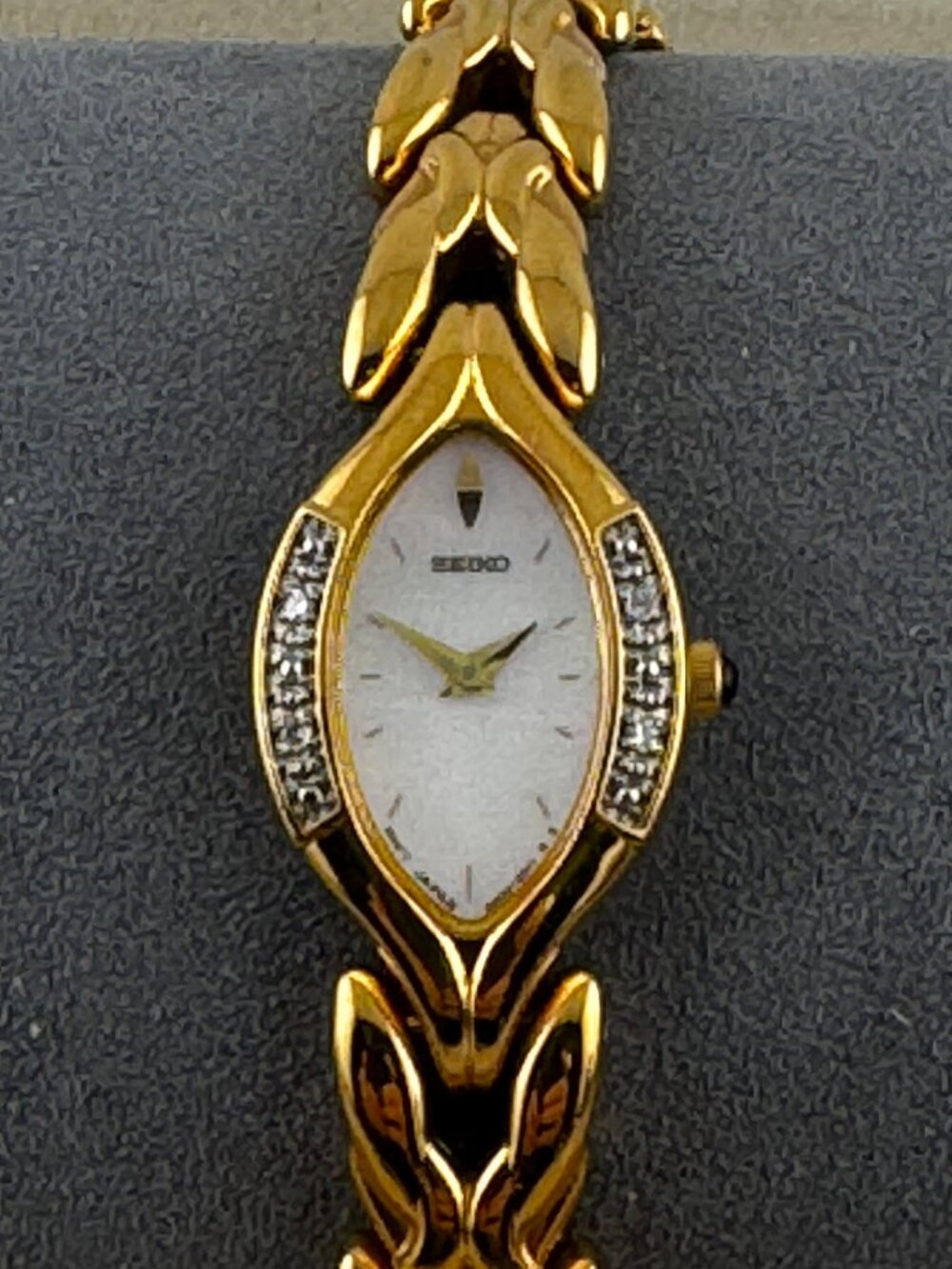 Vintage Ladies Seiko 4 Diamond Illusion Setting Gold Tone Quartz Dress Watch